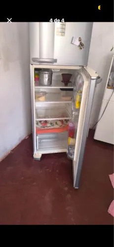 Geladeira em ótimo estado 