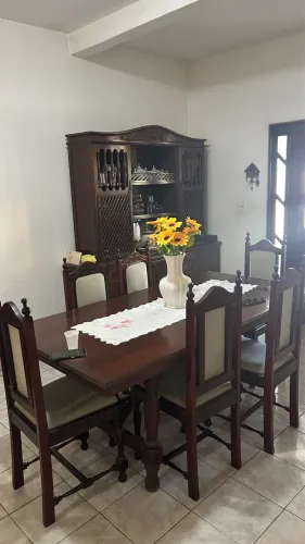 Móveis - Cristaleira de madeira 