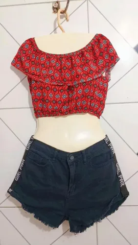 short preto da c&a + Blusinha ombro a ombro