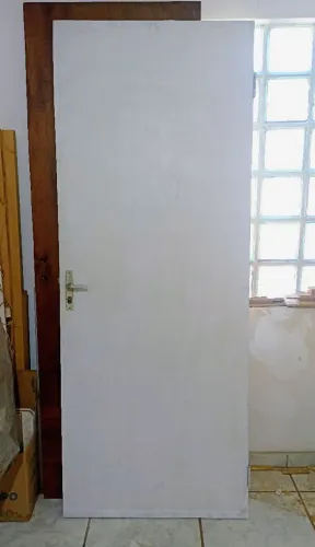 Porta 80 com fechadura