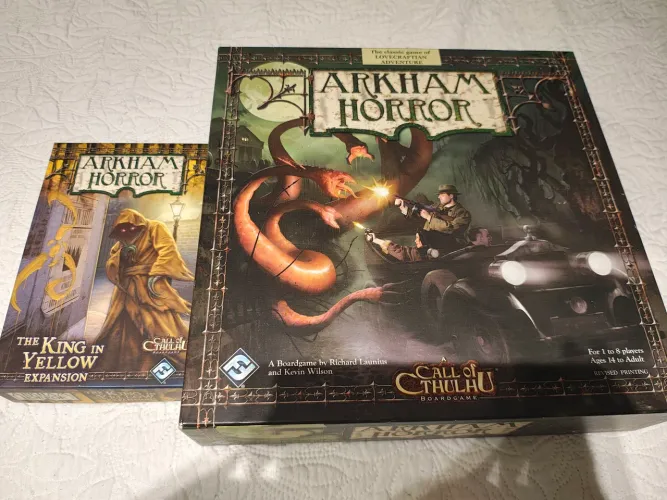 Arkham Horror 2ª Edição e Expansão The King in Yellow