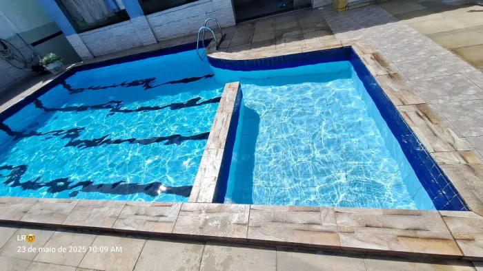 Serviço de limpeza de piscina 