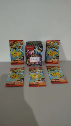 5 Pacotes de Cards Pokémon Promocionais McDonald's Happy Set 2025 + Destino de Paldea TCG