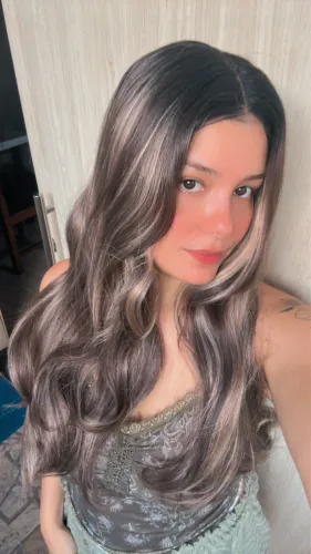 Peruca front lace wig ondulada morena iluminada 70cm