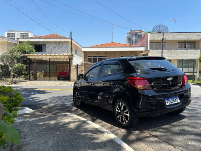 Chevrolet Onix Hatch LTZ 1.4 8V Flex Power Mec. 4P 2015