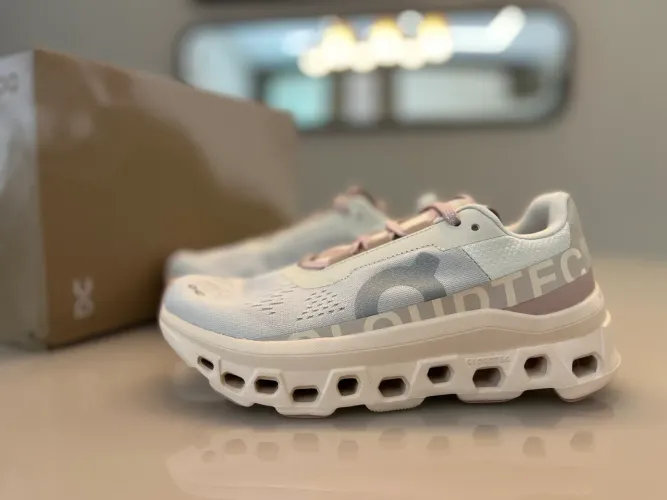 Tênis On Cloudmonster feminino tamanho 35