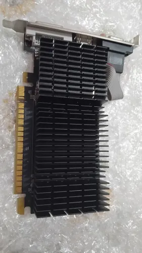 Placa de vídeo GT710 2GB DDR3
