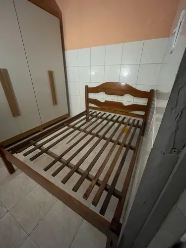 CAMA MADEIRA MACIÇA - ÓTIMO MATERIAL