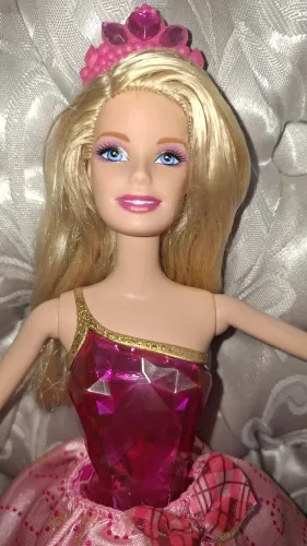 Boneca barbie escola de princesa 