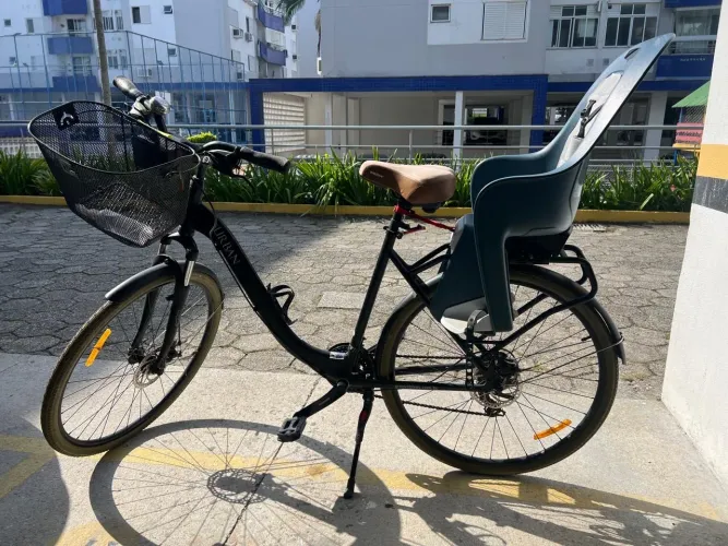 Bicicleta Urbana com Cadeira Infantil