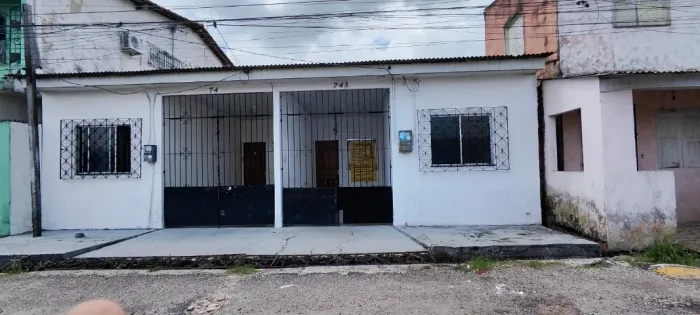 VENDO CASA (GEMINADA) - BAIRRO CASTANHEIRA EM BELÉM/PA