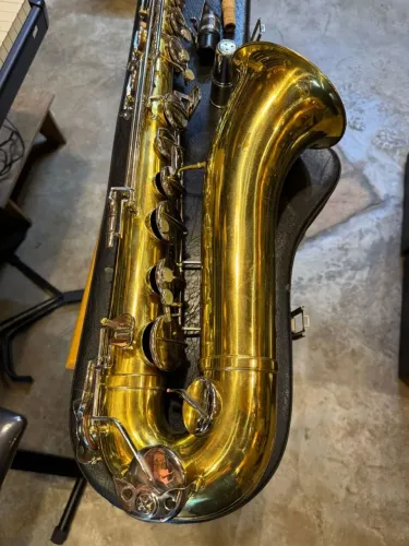 Saxofone Tenor antigo Weril Rex C/ Case leia o a descrição !