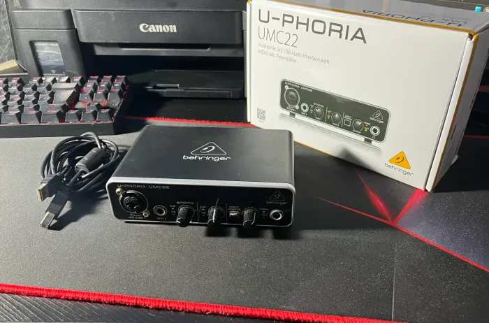 Interface de Áudio Behringer U-Phoria UMC22