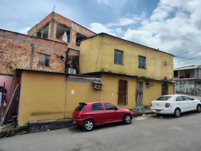 Casa na Compensa 2 Andares Com Kitnets Alugados Prox Av Brasil