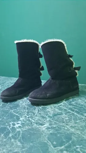 Bota Preta em Camurça forrada com lã de carneiro