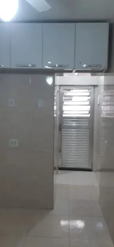 kitinete com ventilador e área de serviço