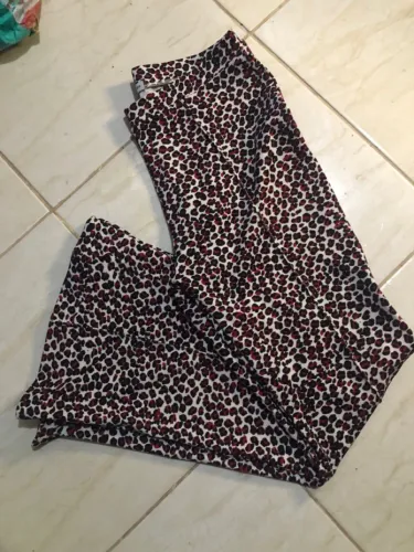 Calça leopardo avermelhado