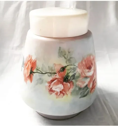Lindo pote Vintage em porcelana ,Pitada a mão.