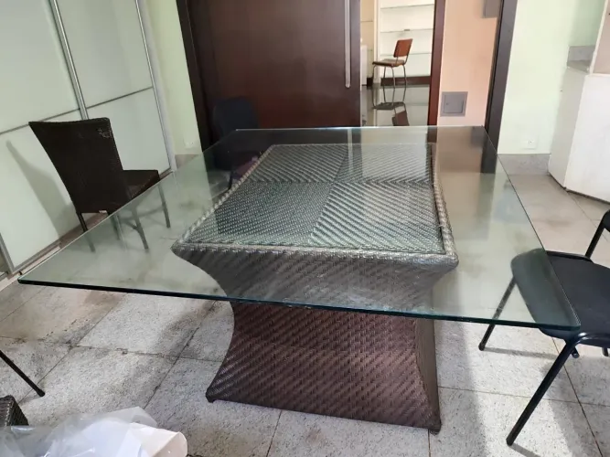 Mesa de Jantar em Rattan com Tampo de Vidro
