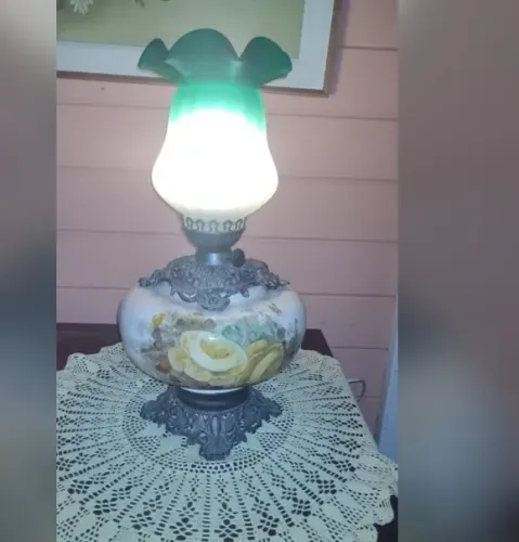 Abajur patachoca lindo e muito antigo enorme porcelana e bronze reliquia