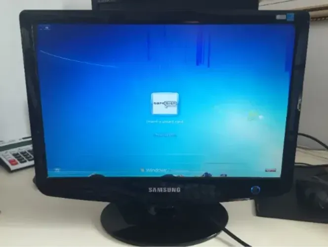 Monitor Samsung 17 Polegadas 732nw - Com Tela Manchada
