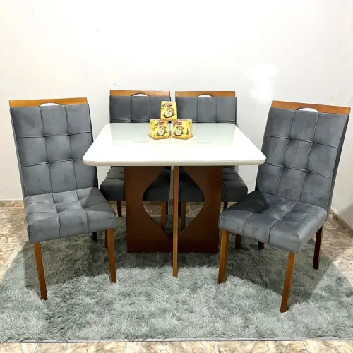 Conjunto Mesa de Jantar com 4 Cadeiras Estofadas
