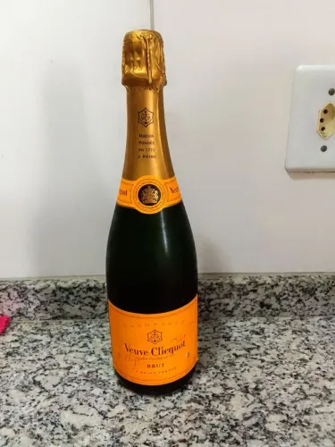 Bela Champagne Veuve Gelado. 