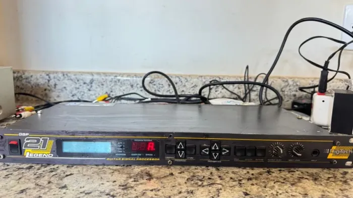 Processador de sinal de guitarra DigiTech GSP 21 Legend (Para Conserto Ou Retirada De Peça
