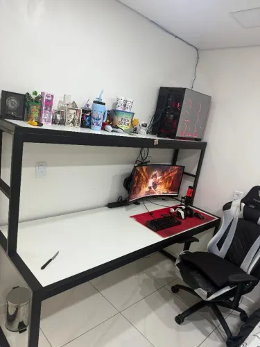 Mesa gamer com desaner 