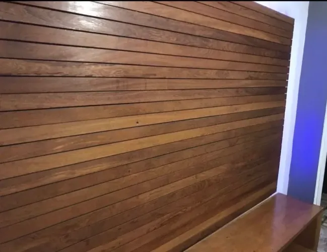 Rack com Painel em Madeira Maciça