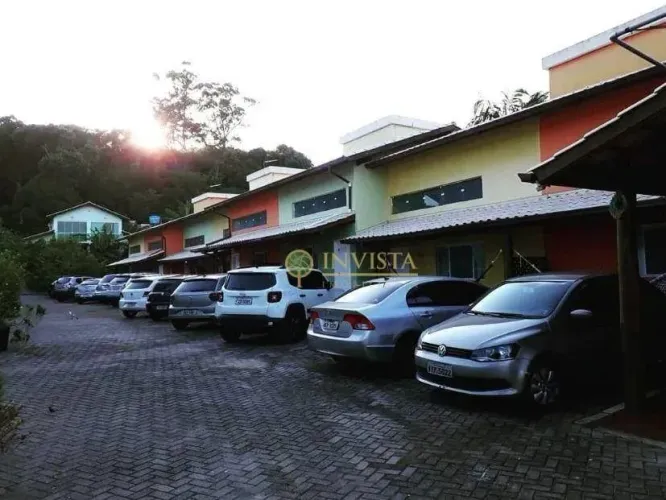 À venda na Praia de Ponta das Canas.