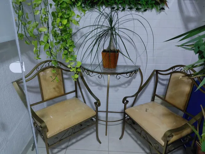 Mesa e cadeiras