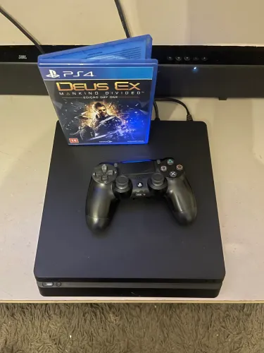 PlayStation 4 slim 