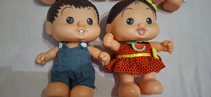 Bonecas e bonecos