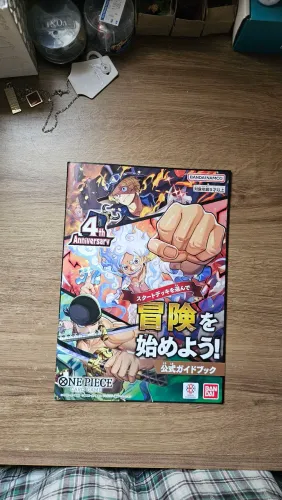 ONE PIECE Card Game 4th Anniversary Official Guidebook em japonês