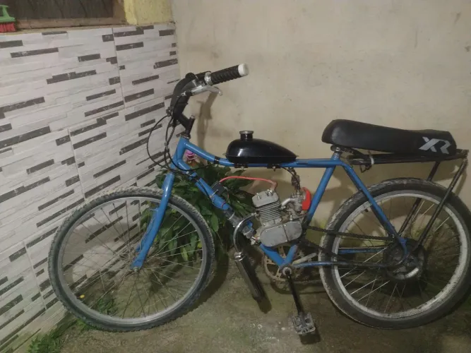 Vendo motorizada semi nova 