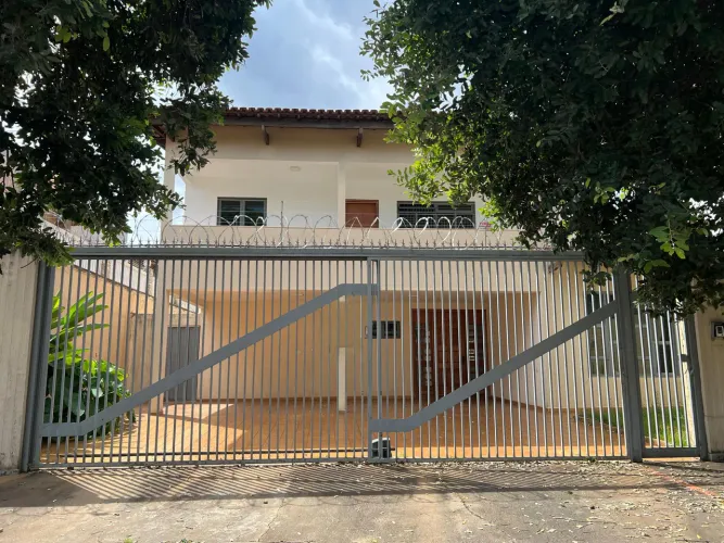 Sobrado Leste Universitário
