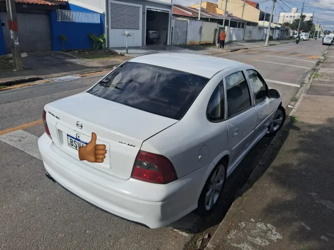 Chevrolet Vectra CD 2.2 16V / 2.0 16V Mec./aut. 2000