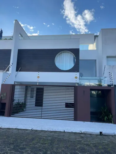  LOCAÇÃO CASA  TRIPLEX BALNEÁRIO  CAMBORIÚ 