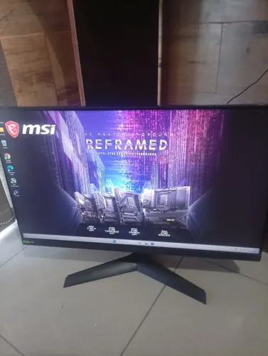LG ultragear Full HD 24 polegadas 180hz