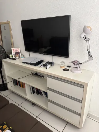 RACK COM PAINEL DE TV PARA QUARTO OU SALA