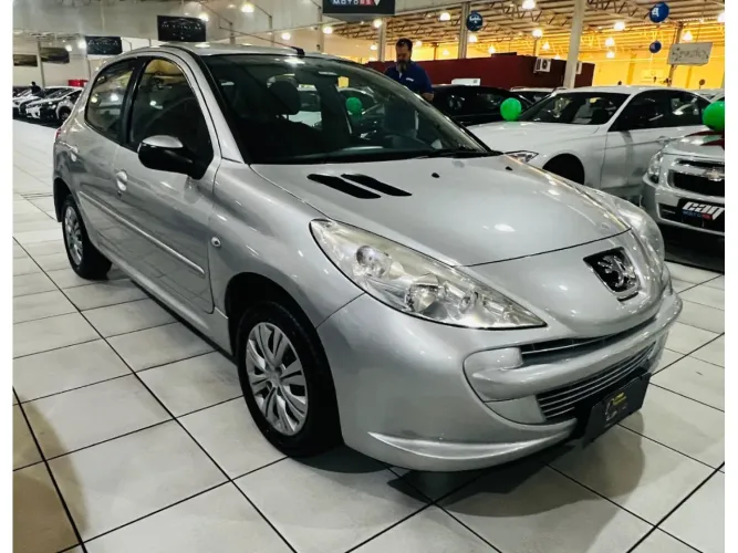 Peugeot 207 XR 1.4 Flex 8V 5P 2011
