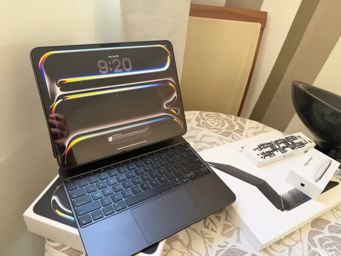iPad Pro 13" (M4) 256GB Cellular (5G) + Magic Keyboard + Pencil Pro + Mouse - Garantia