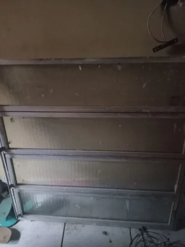 Basculante 1,00 x 1,00 metro perfeito sem nenhum trinco no vidro