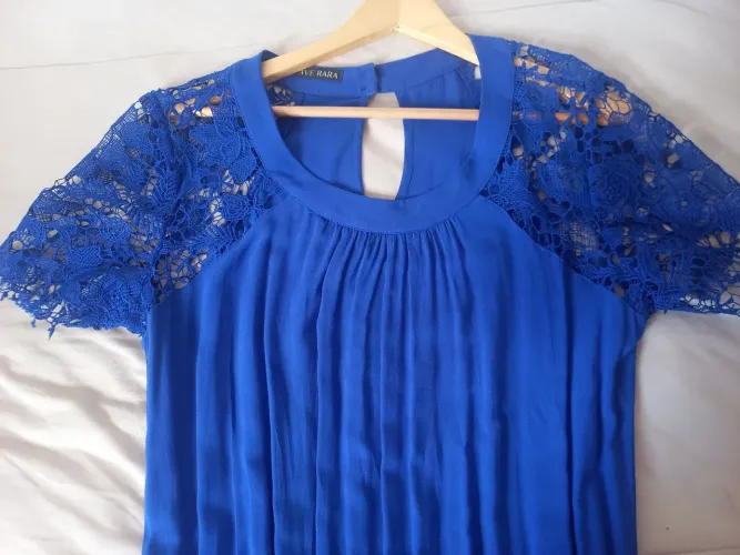 Vestido de renda azul royal