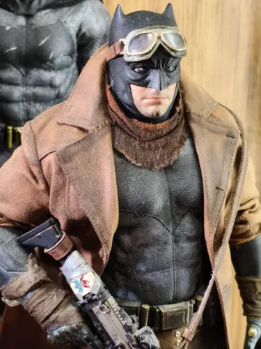 Cabeça esculpida Batman Knightmare N Hottoys 1/6