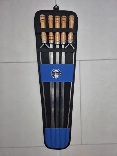 KIT COM 5 ESPETOS DE ALUMÍNIO MAIS PORTA ESPETOS