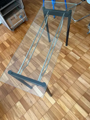 Aparador Tok Stok Base em Metal Tampo Vidro