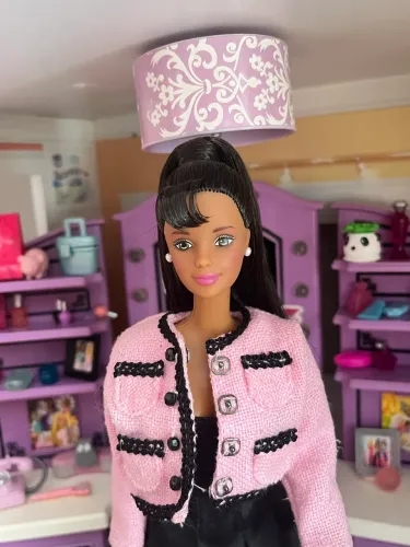 Barbie Bob Mackie com look vintage Milicent Roberts