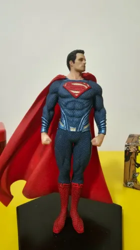 Estátua Superman: Batman Vs Superman 1/10 Iron Studios